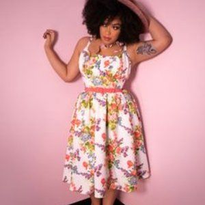 INGENUE DRESS IN WHITE FLORAL PRINT - VIXEN BY MICHELINE PITT - XS - W/ BELT
